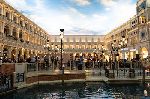 Laina Raha Heti: Tietoa Ja Vinkkejä Nopeisiin Lainoyoihin